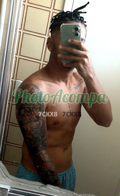 Moreno Tatuado, garoto de programa em Paulista