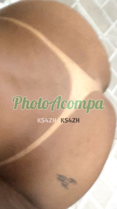Bebel, mulher que faz videochamadas e sexting