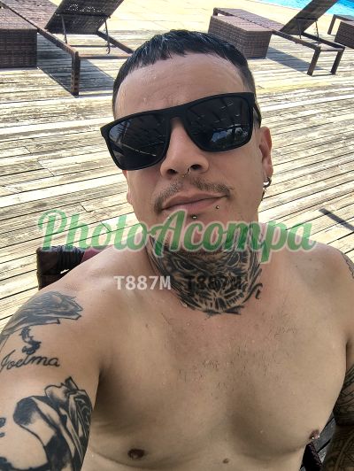 Theo, homem que faz massagens eróticas na Saúde (SP)