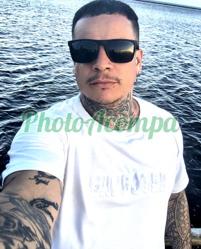 Theo, homem que faz massagens eróticas na Saúde (SP)