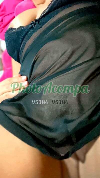 Larissa Falcão, mulher que faz videochamadas e sexting