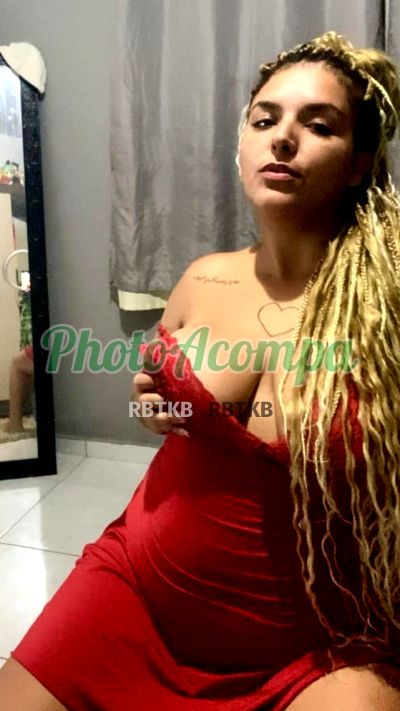 Lilith, mulher que faz videochamadas e sexting