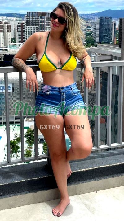 Mika, mulher que faz videochamadas e sexting