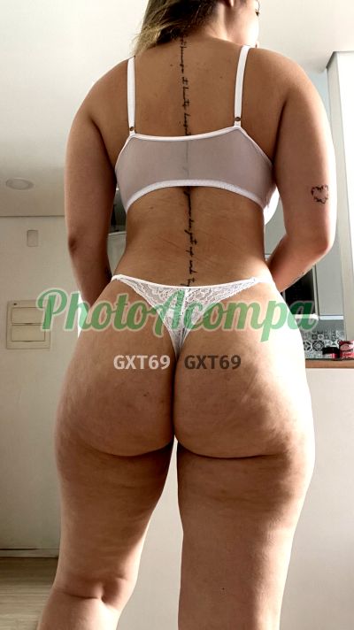 Mika, mulher que faz videochamadas e sexting