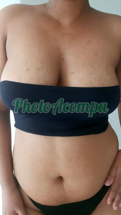 Morena, mulher que faz videochamadas e sexting