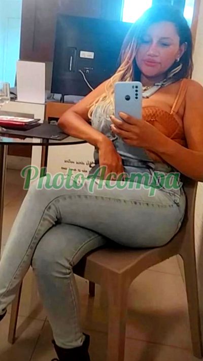 Elly Lodo, mulher que faz videochamadas e sexting