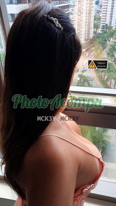 Nicole Borgmann, mulher que faz videochamadas e sexting
