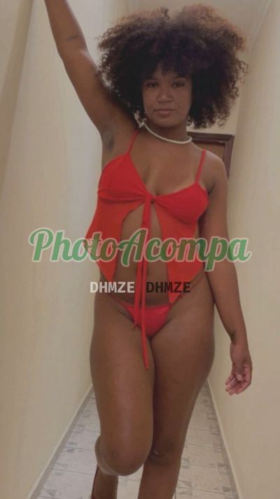Black, garota de programa em Copacabana (RJ)