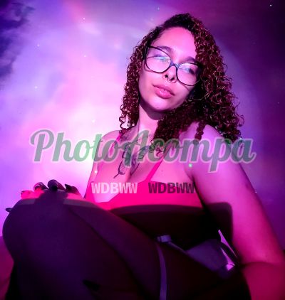 Luna, mulher que faz videochamadas e sexting