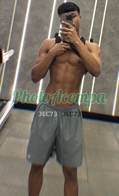 Arthur, garoto de programa no Centro (SP)