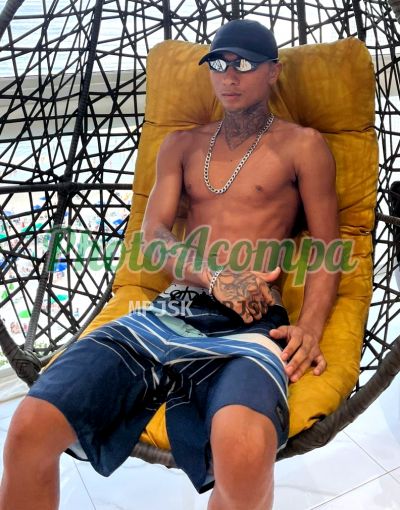 Davi, garoto de programa no Guarujá