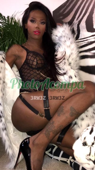 Naomie Xxl, transex em Copacabana (RJ)