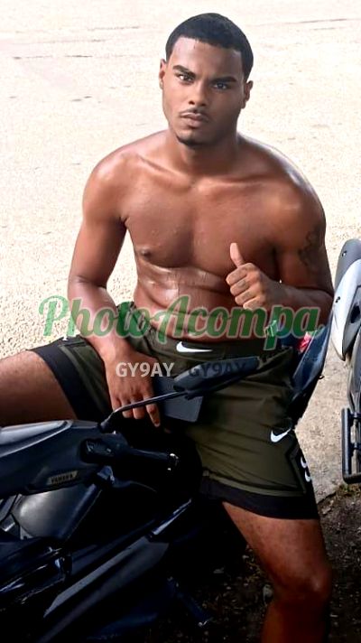 Yuri, garoto de programa em Copacabana (RJ)