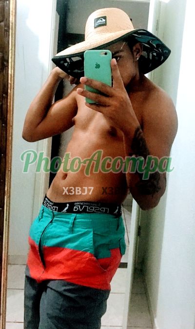 Thiago, garoto de programa em Copacabana (RJ)