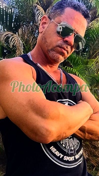 Masso Cigano, homem que faz massagens eróticas em Salvador