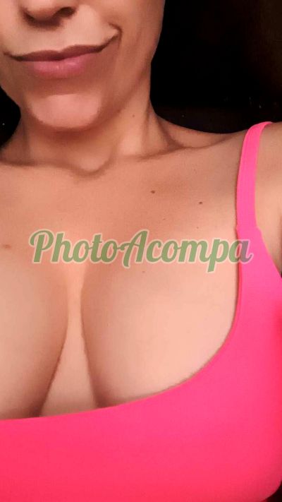 Camila, mulher que faz videochamadas e sexting