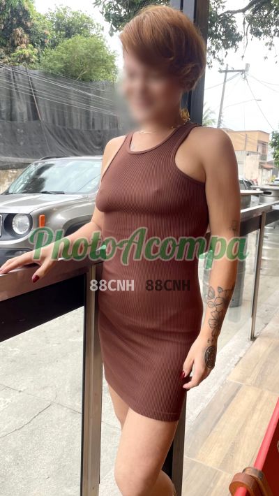 Adele, mulher que faz videochamadas e sexting