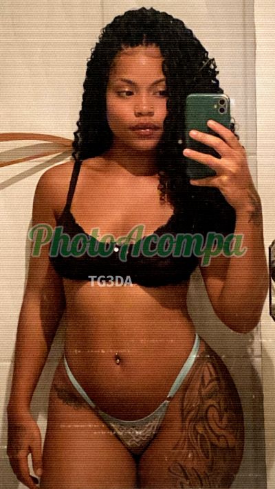 Luara Prado, mulher que faz videochamadas e sexting