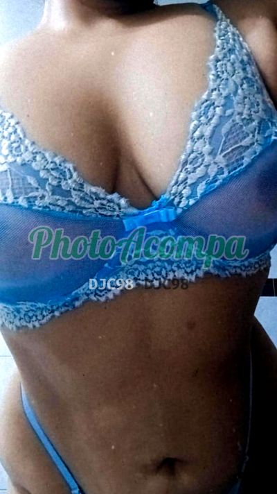 Lia Sanches, garota de programa em Curitiba
