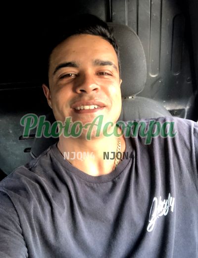 Vitório, homem que faz massagens eróticas em Santos