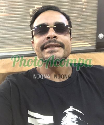 Vitório, homem que faz massagens eróticas em Santos
