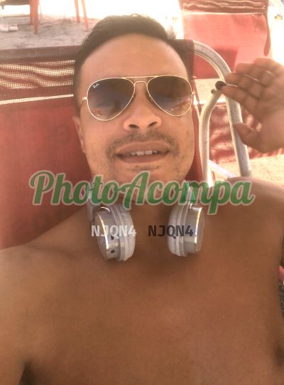 Vitório, homem que faz massagens eróticas em Santos