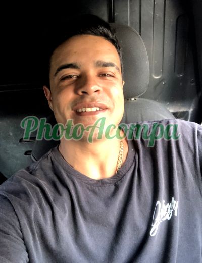 Vitório, homem que faz massagens eróticas em Santos
