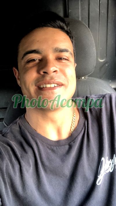 Vitório, homem que faz massagens eróticas em Santos