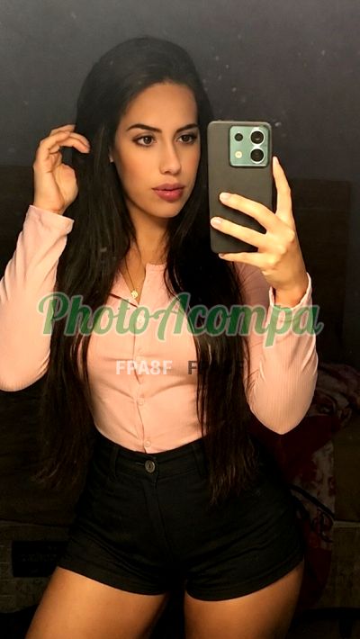 Larissa, mulher que faz videochamadas e sexting