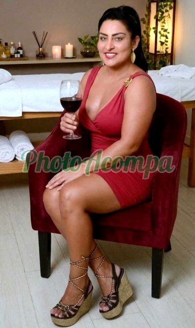 Linda Angela, mulher que faz massagens eróticas no Centro (RJ)