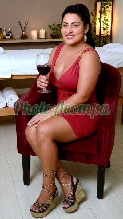 Linda Angela, mulher que faz massagens eróticas no Centro (RJ)