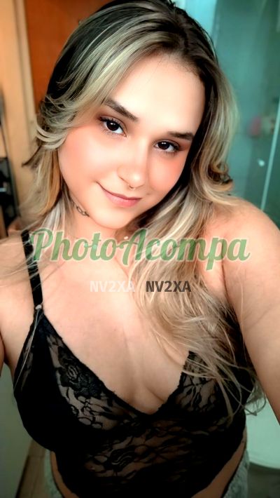 Loira, mulher que faz videochamadas e sexting