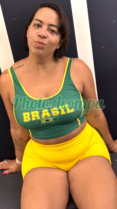 Emanuelly, mulher que faz massagens eróticas na Zona Oeste (SP)