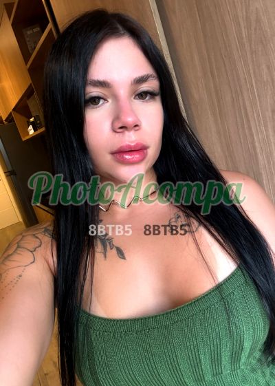 Jenni Faria, mulher que faz videochamadas e sexting