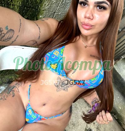 Júlia, mulher que faz videochamadas e sexting
