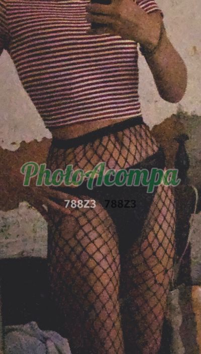 May, mulher que faz videochamadas e sexting