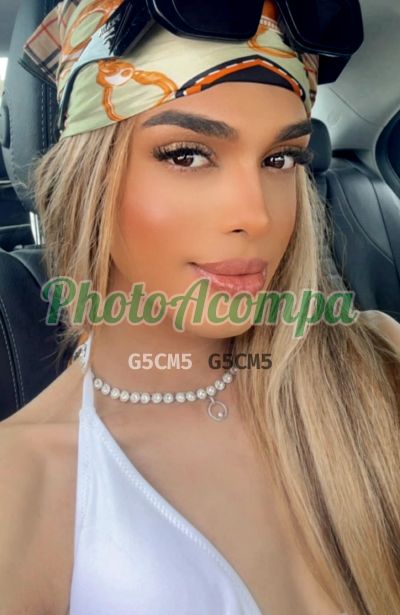 Karine, travesti no Recreio dos Bandeirantes (RJ)