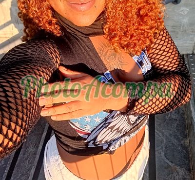 Xerequinha de Mel, mulher que faz videochamadas e sexting