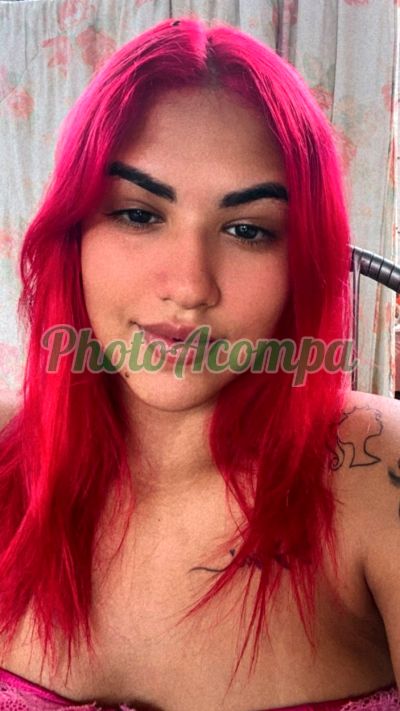 Nicole, mulher que faz videochamadas e sexting