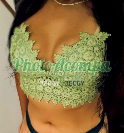 Sarah, mulher que faz videochamadas e sexting