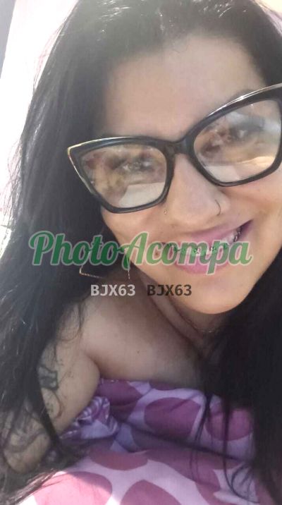 Luzia, mulher que faz videochamadas e sexting