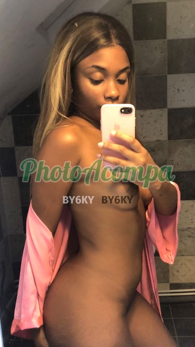 Lua, mulher que faz videochamadas e sexting