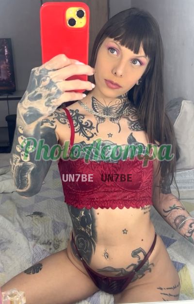 Agatha, mulher que faz videochamadas e sexting