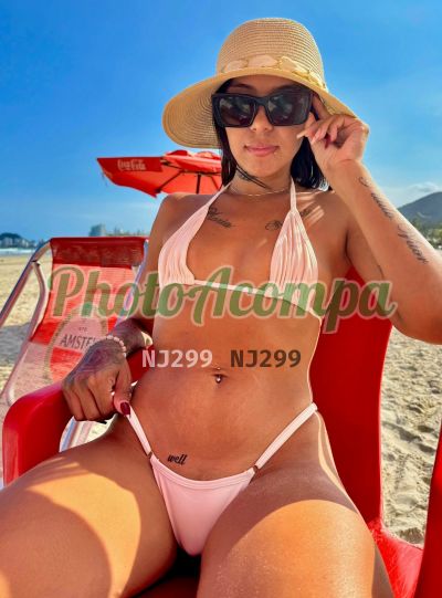 Vitória, escort no Guarujá
