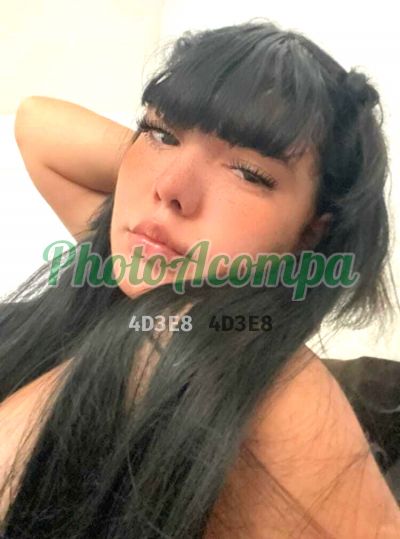 Júlia, mulher que faz videochamadas e sexting