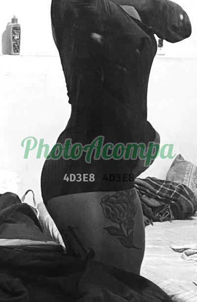 Júlia, mulher que faz videochamadas e sexting