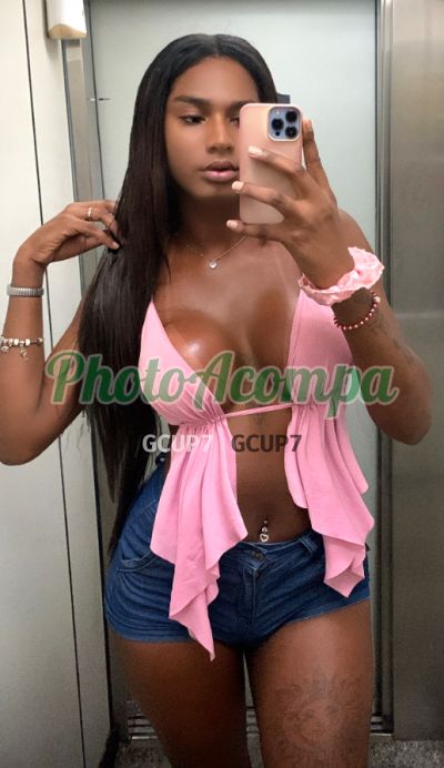 Andressa Aísha, travesti na Lapa (RJ)