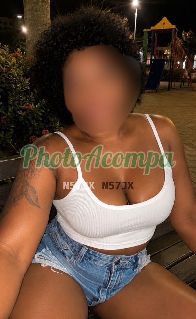 Bruninha, mulher que faz videochamadas e sexting
