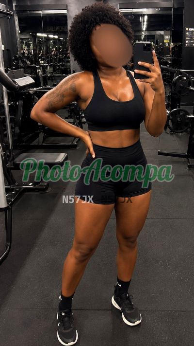 Bruninha, mulher que faz videochamadas e sexting
