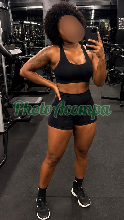 Bruninha, mulher que faz videochamadas e sexting